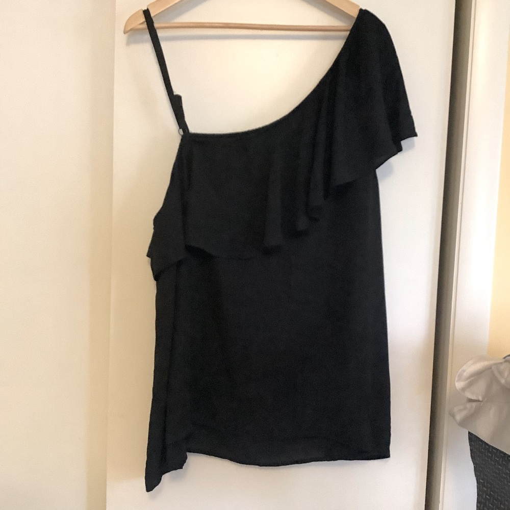 NWT Torrid Black Georgette One-Shoulder blouse, size 4